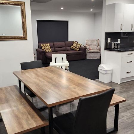 Oaktree Entire Holiday Home, Sleeps 8 To12 罗托鲁阿 外观 照片