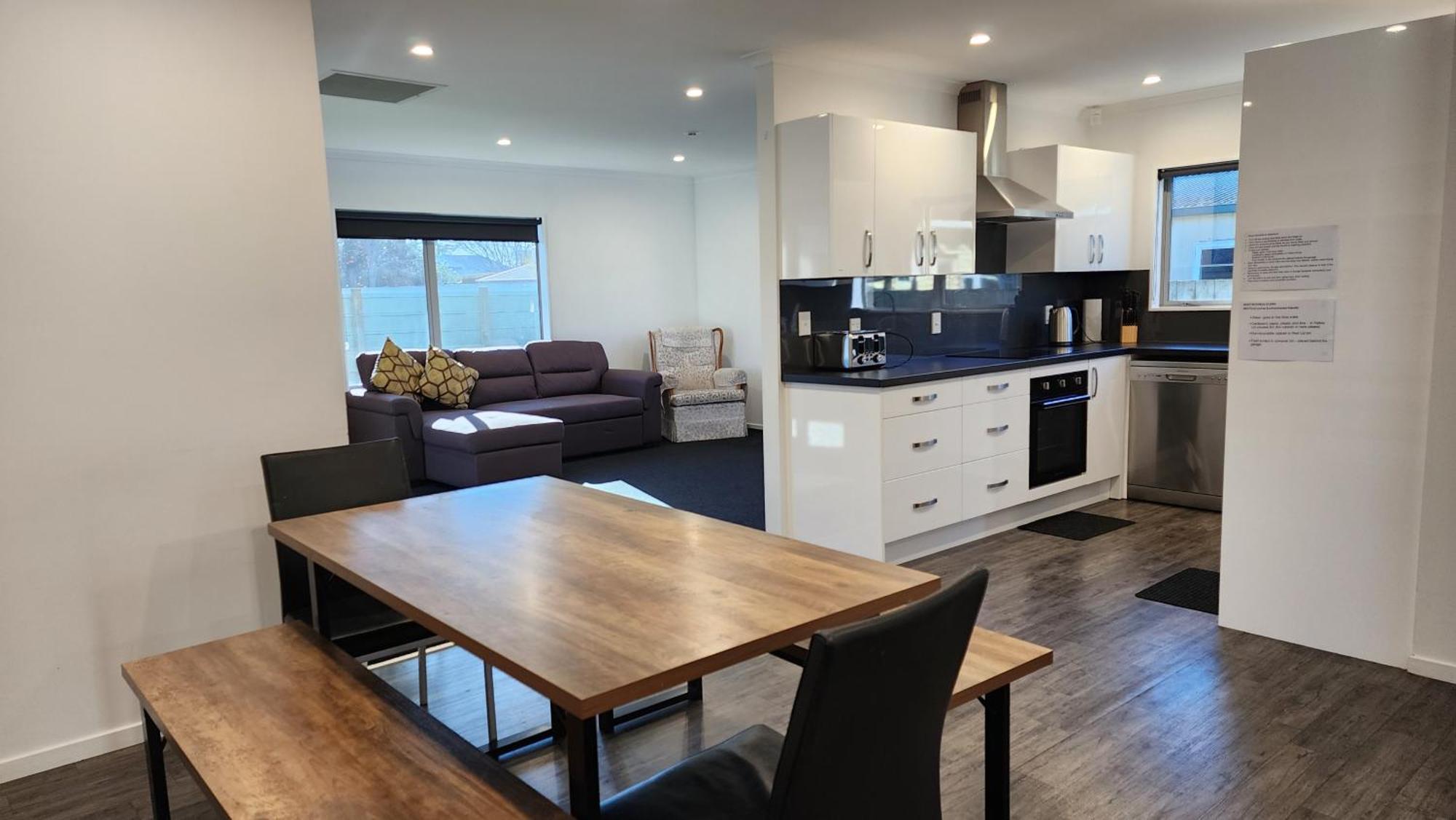 Oaktree Entire Holiday Home, Sleeps 8 To12 罗托鲁阿 外观 照片