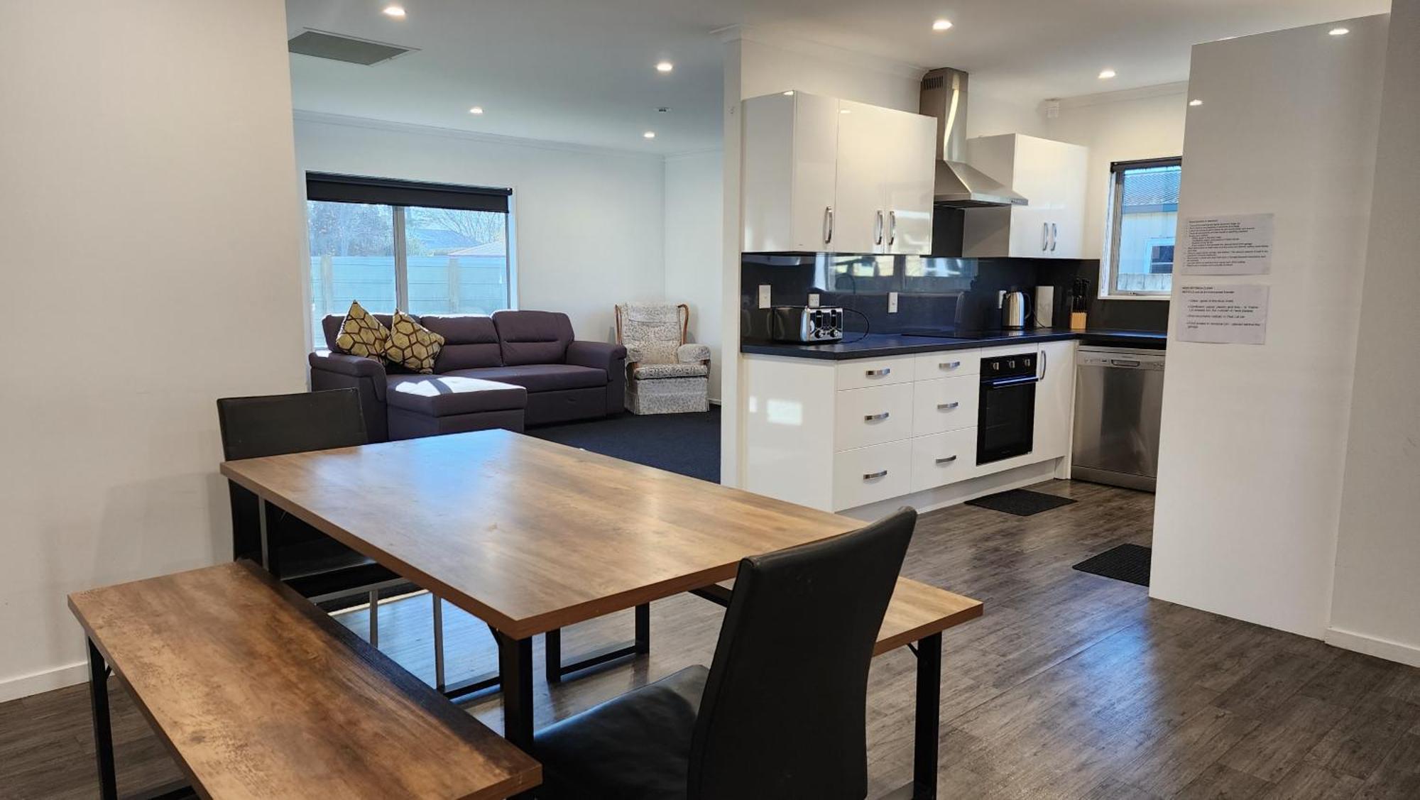 Oaktree Entire Holiday Home, Sleeps 8 To12 罗托鲁阿 外观 照片