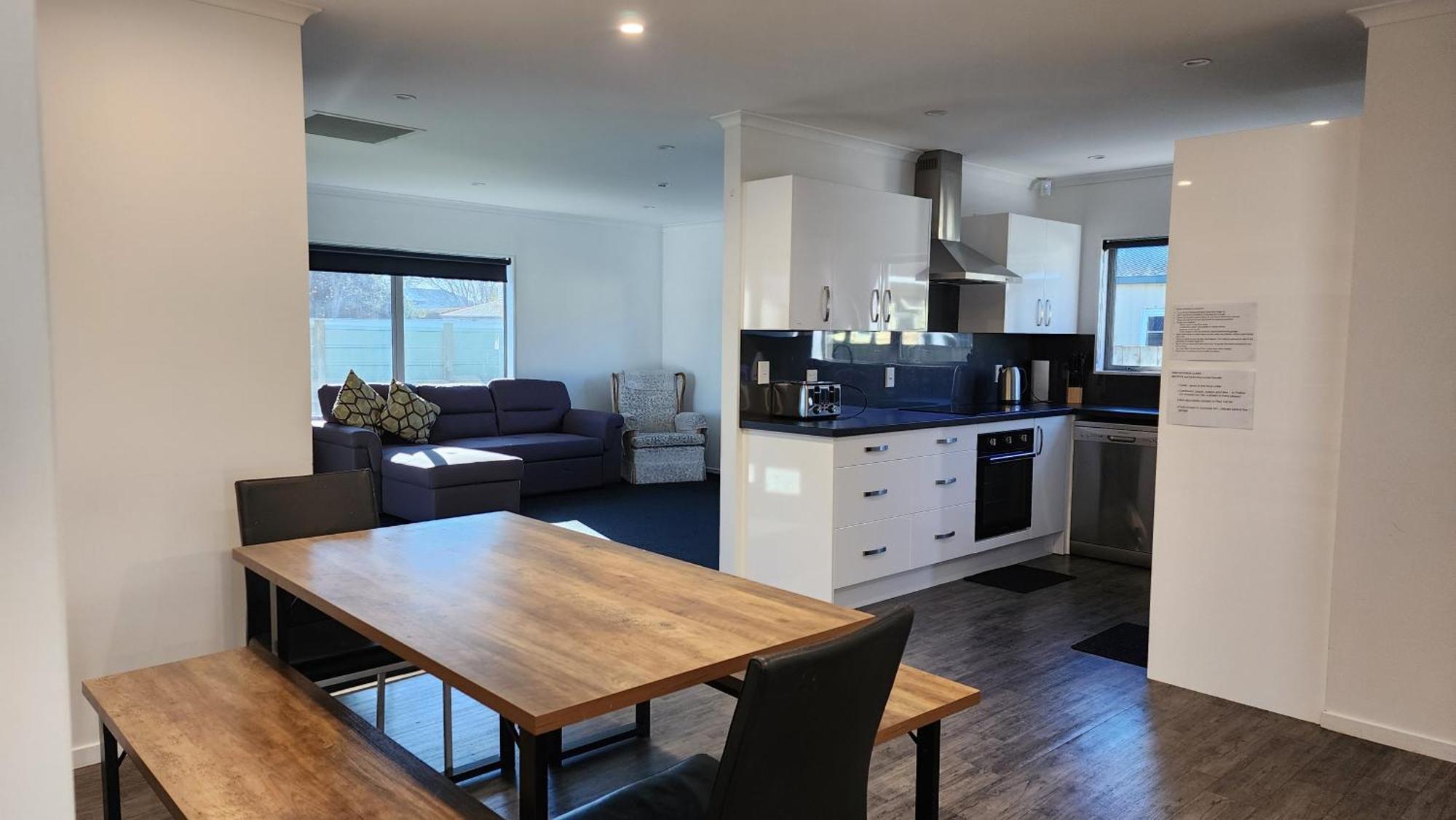 Oaktree Entire Holiday Home, Sleeps 8 To12 罗托鲁阿 外观 照片